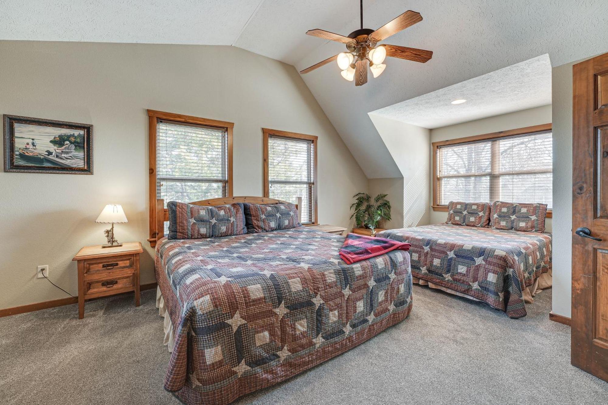 Holiday home Getaway - Near Silver Dollar City!